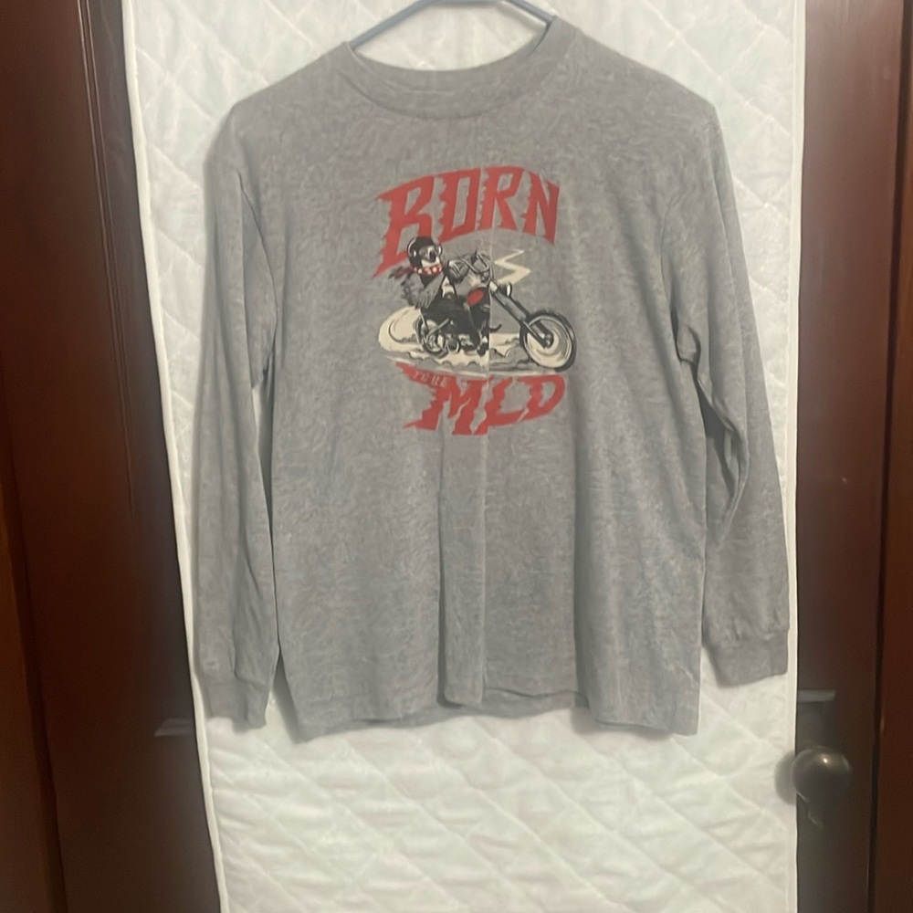 Boys youth medium, long sleeve shirt